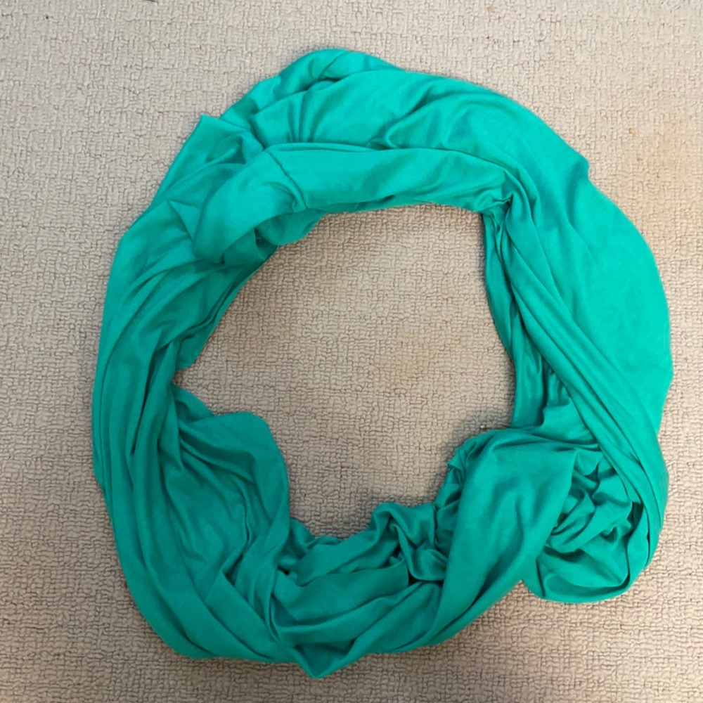 Green circle scarf